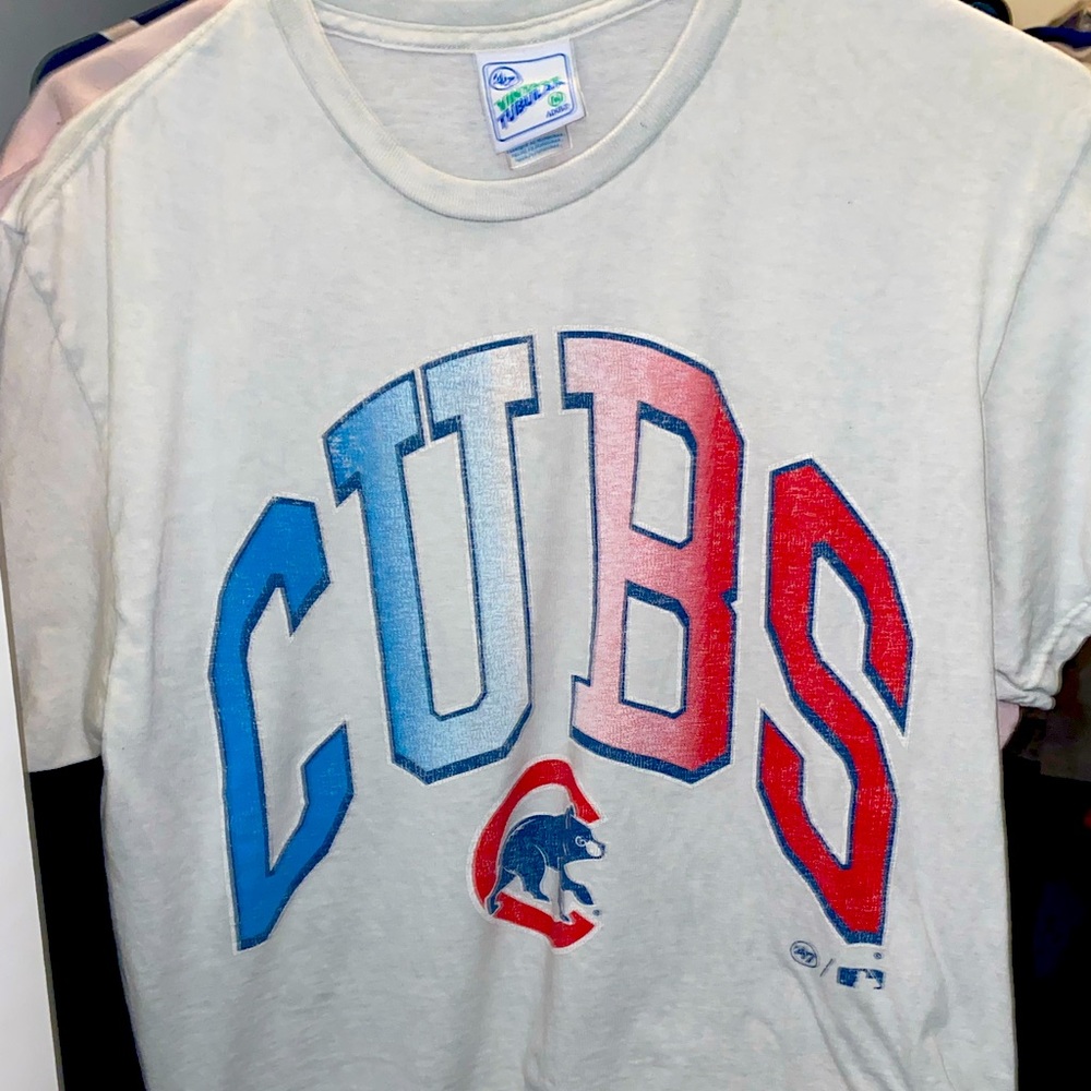 Cubs women crop too medium